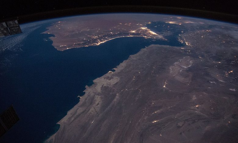 خليج عمان ومضيق هرمز ليلاً من محطة الفضاء الدولية