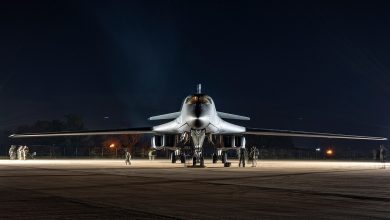 قاذفة أمريكية من طراز B-1B